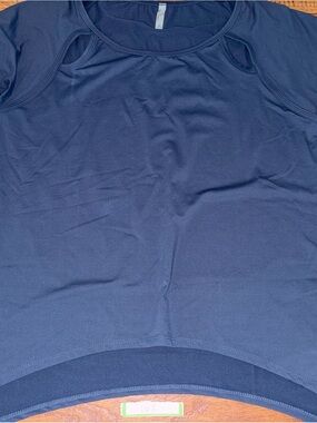 NWT Threads 4 Thought Womens Blue Short Sleeve Cutout Activewear Top Size M